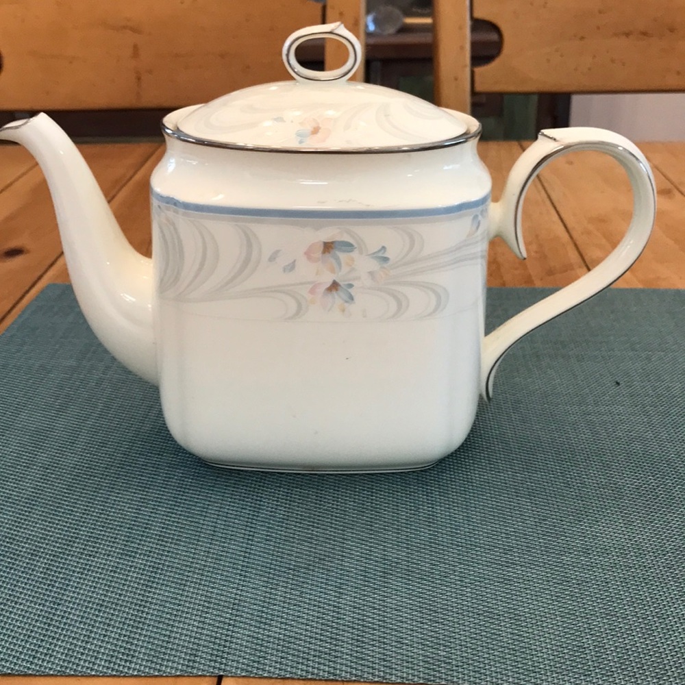 Vintage Noritake Fine Bone China Porcelain Floral Print Tea Pot, Made in Japan